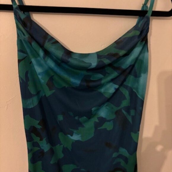 Pretty Garden size medium green and blue bodycon dress - Picture 3 of 4